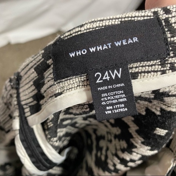 Who What Wear Plus Size High-Waisted Shorts - Picture 6 of 6